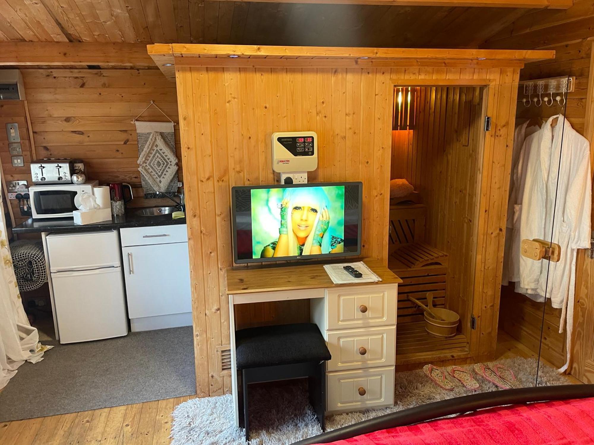 Chalet Free Sauna & Spa Superking Bed Killaloo Экстерьер фото