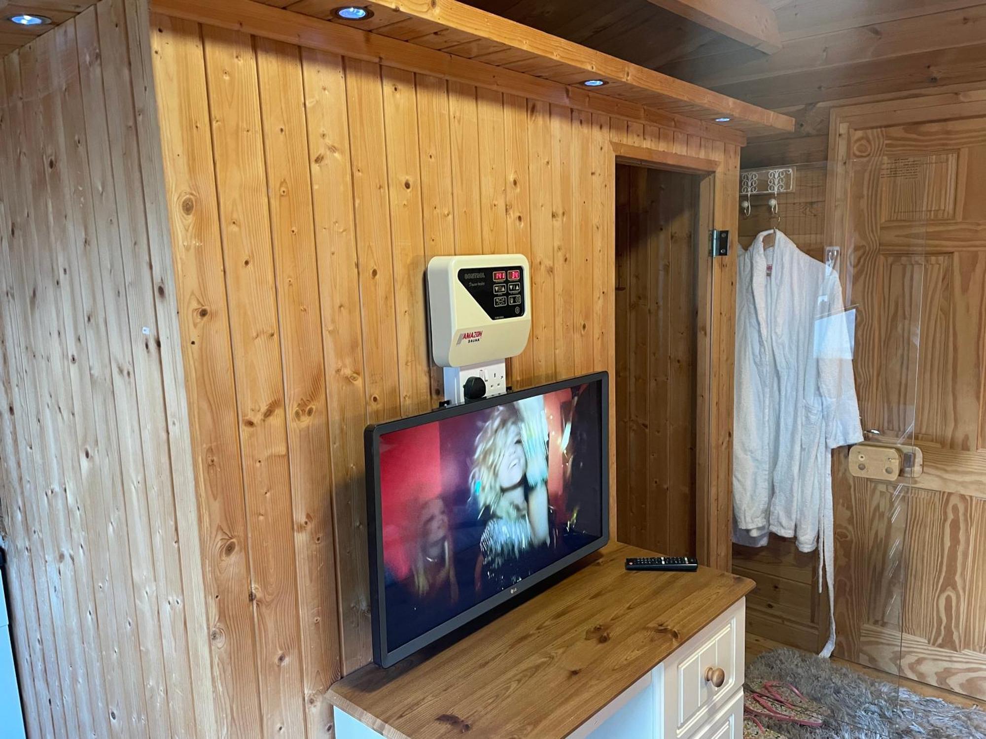Chalet Free Sauna & Spa Superking Bed Killaloo Экстерьер фото